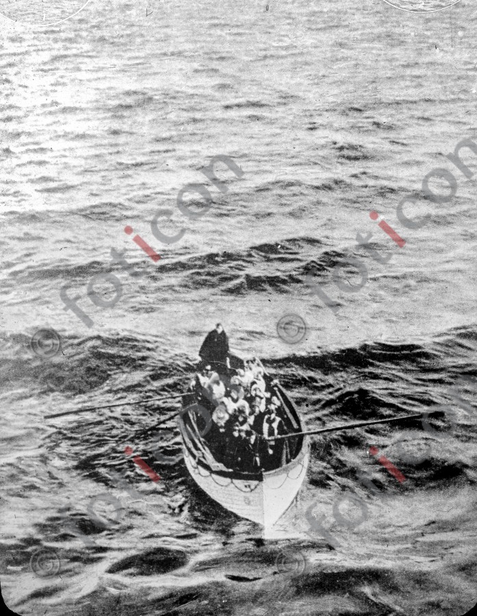 Rettungsboot der RMS Titanic | Lifeboat of the RMS Titanic - Foto simon-titanic-196-051-sw.jpg | foticon.de - Bilddatenbank für Motive aus Geschichte und Kultur